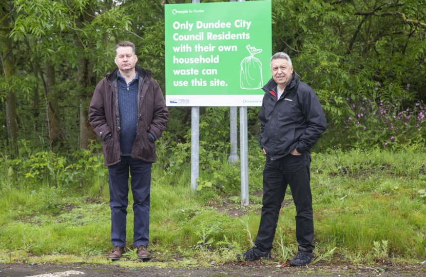 Murdo Fraser joins Angus Forbes at the Riverside Recyling Site