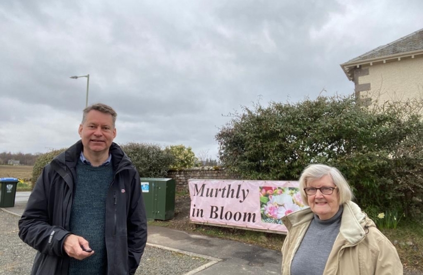 Murdo Fraser with Cllr Anne Jarvis in Murthly.