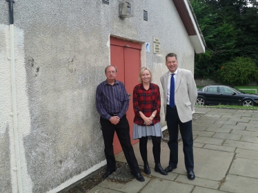 2.	Murdo at the Davey Park Pavilion with Sandy Thompson and Gayle Tolmie 